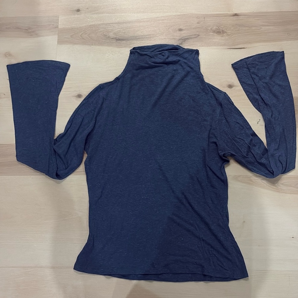 Lululemon mock neck bell sleeve long sleeve size XS-S